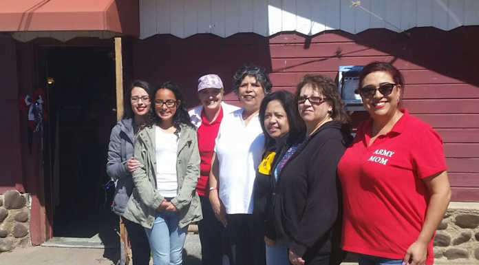 Blue Star Moms raise money for military care packages