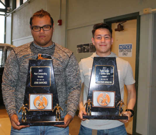 Gonzales wrestlers attend banquet