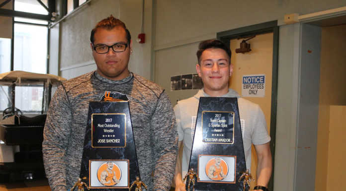 Gonzales wrestlers attend banquet