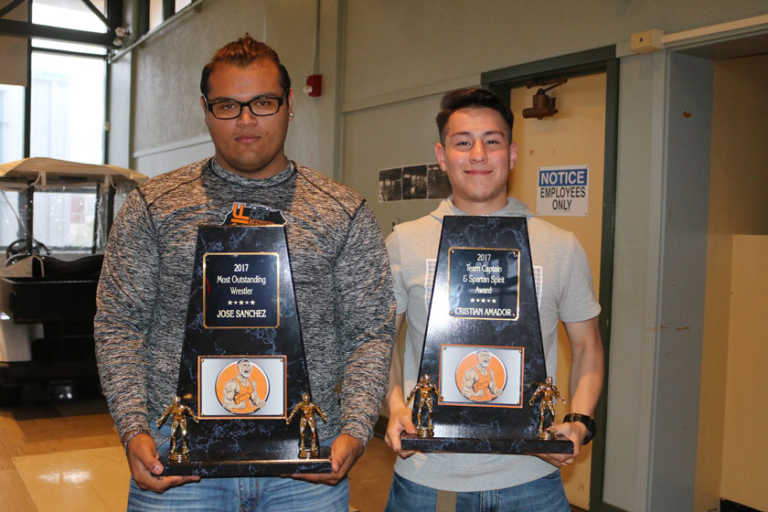 Gonzales wrestlers attend banquet