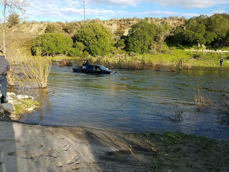 2 rescued from pickup stuck in Arroyo Seco River | Soledad Bee