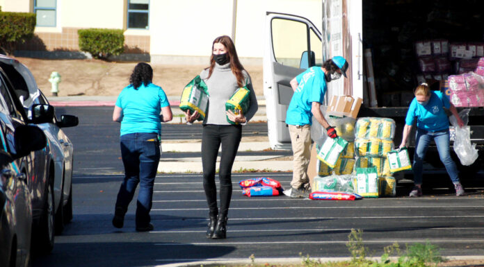 Animal shelter offers pet food bank in Soledad for struggling families